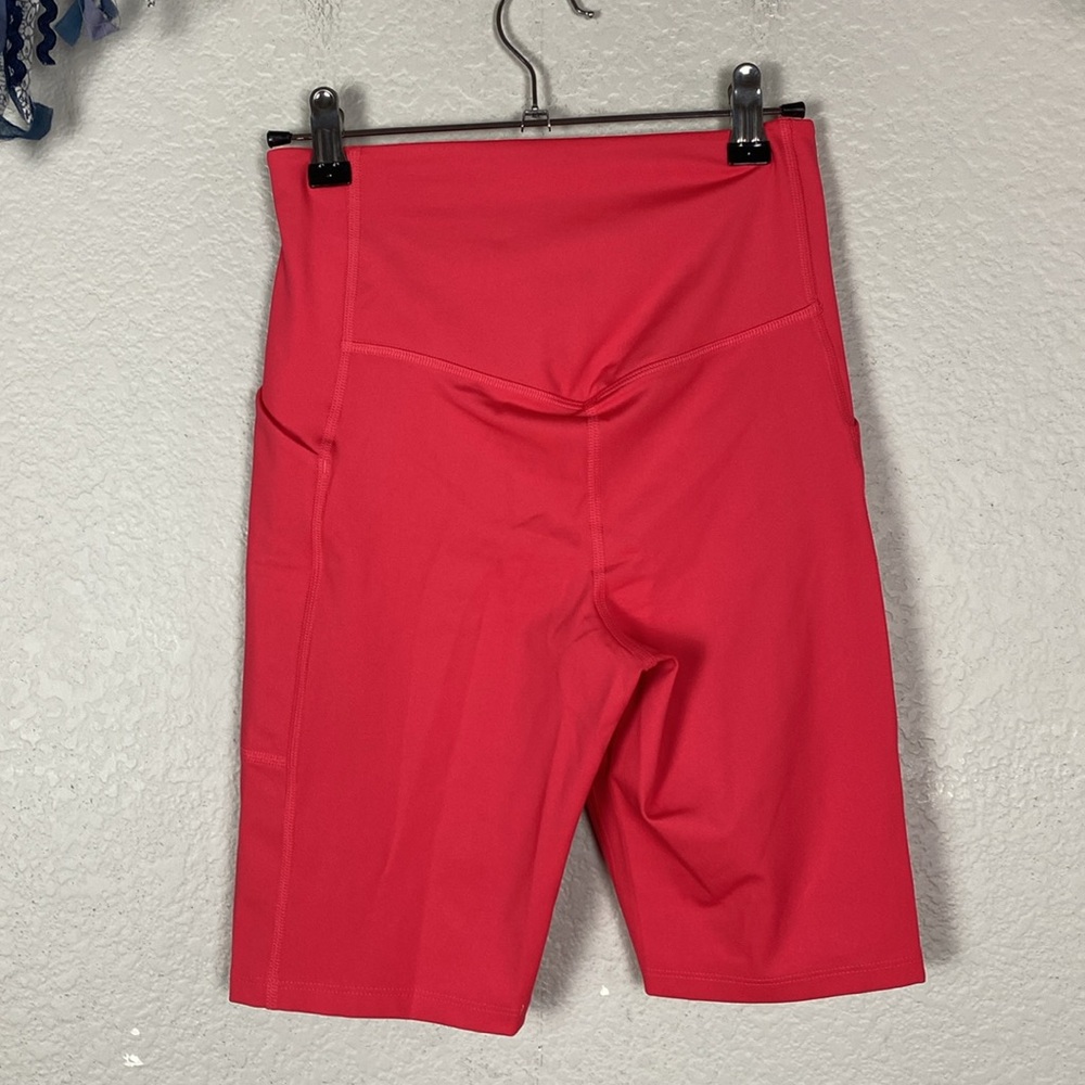 Girlfriend Collective pink bike shorts - Picture 5 of 6